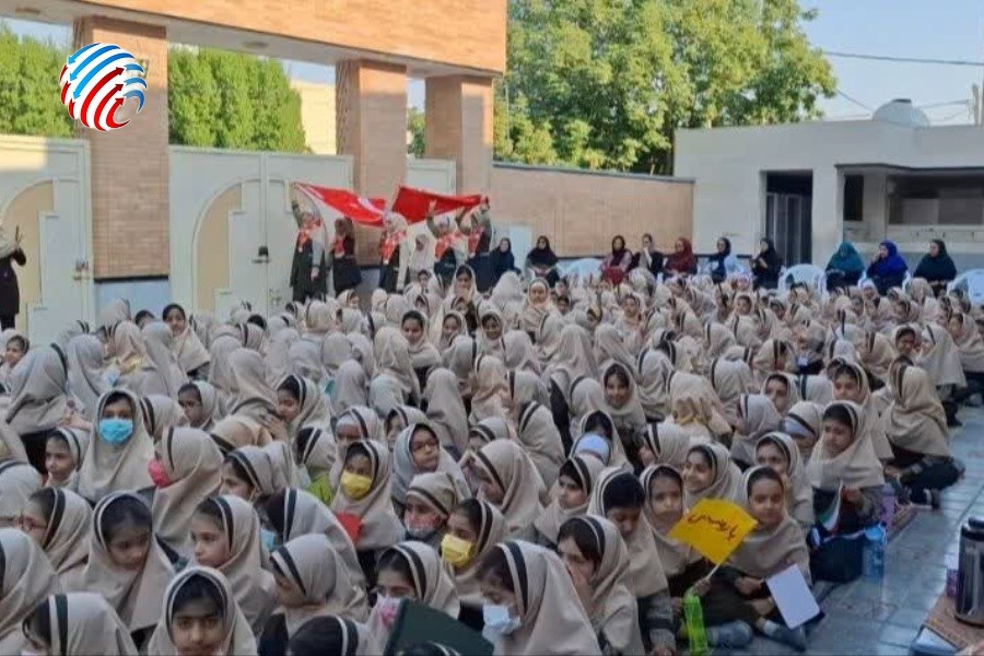 تصویر آیین باشکوه میلاد حضرت زینب(س) و تقدیر از مقام پرستار در آموزشگاه شهید خسروی