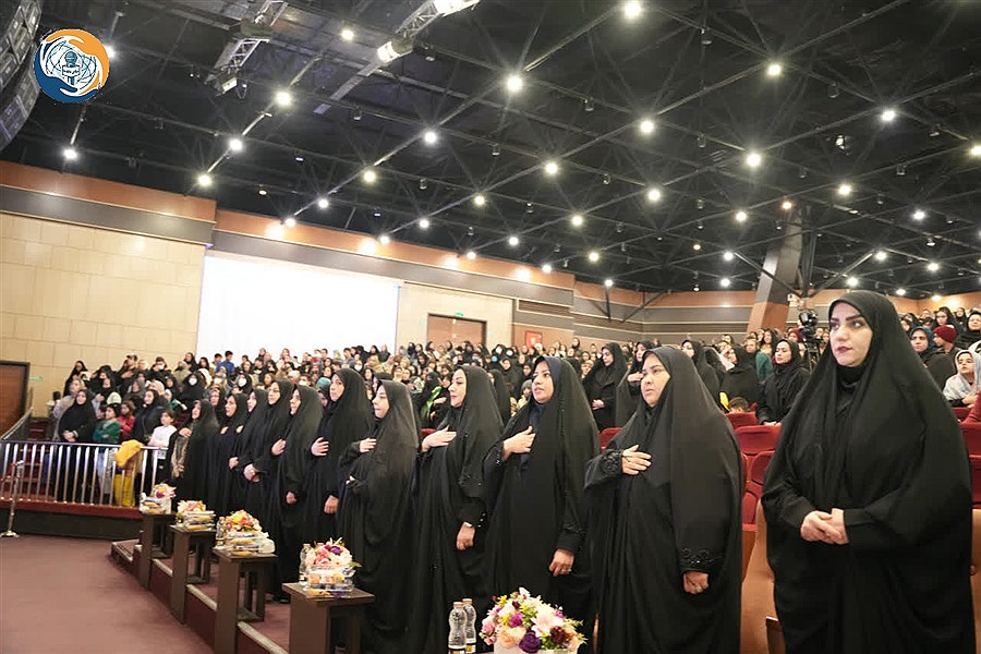 جشن میلاد امیرالمؤمنین(ع) با حضور ۱۵۰۰ خانواده تحت حمایت بنیاد خیریه آبشار در تهران برگزار شد