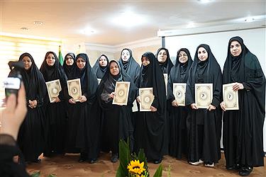 تصویر سفره امام رضا(ع) در پایتخت؛ گردهمایی خادمان آبشار عاطفه‌ها برای رفع محرومیت